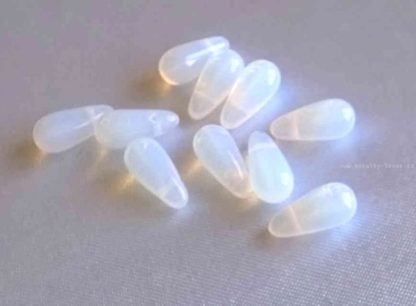Korálky skleněné mačkané kapky 6 x 13 mm bílé