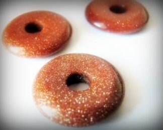 Donut z minerálu Sluneční kámen