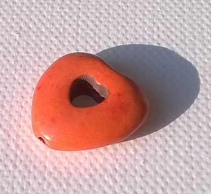 Korálky Howlit SRDCE 2 cm oranžové
