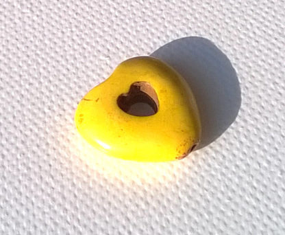 Korálky Howlit SRDCE 2 cm žluté