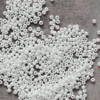 Korálky rokajl PRECIOSA 10/0 2,3 mm bílá perleť 20 g