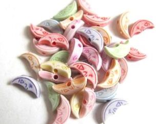 Přívěsek plast MĚSÍČKY 11 x 4 mm 4 ks - A70022