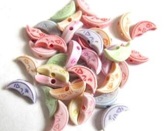 Přívěsek plast MĚSÍČKY 11 x 4 mm 4 ks - A70022